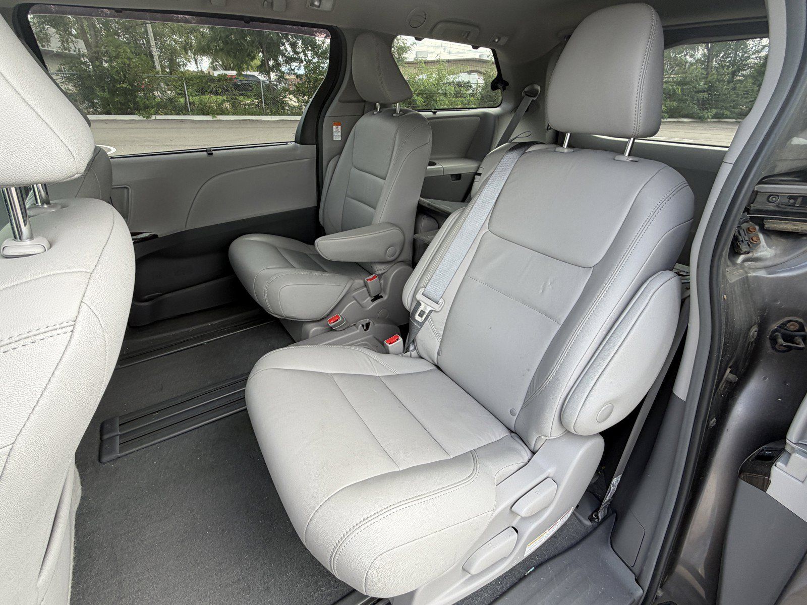 Used 2019 Toyota Sienna XLE w/ XLE Navigation Package FWD image 9