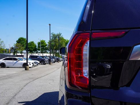 Used 2023 GMC Yukon Denali w/ Denali Reserve Package AWD/4WD image 35