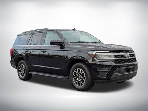 Used 2024 Ford Expedition XLT RWD image 2