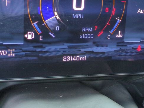 Used 2025 Chevrolet Suburban Z71 AWD/4WD image 12