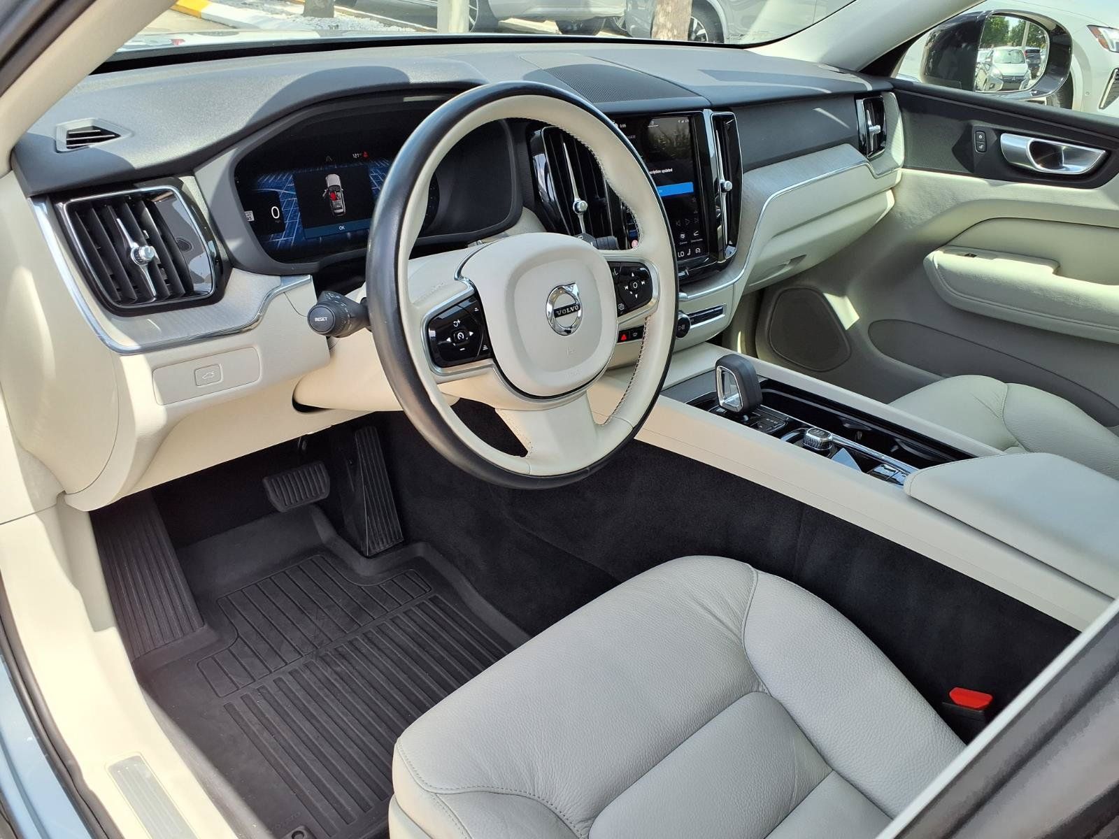 Certified 2024 Volvo XC60 B5 Plus w/ Protection Package Premier AWD/4WD image 20
