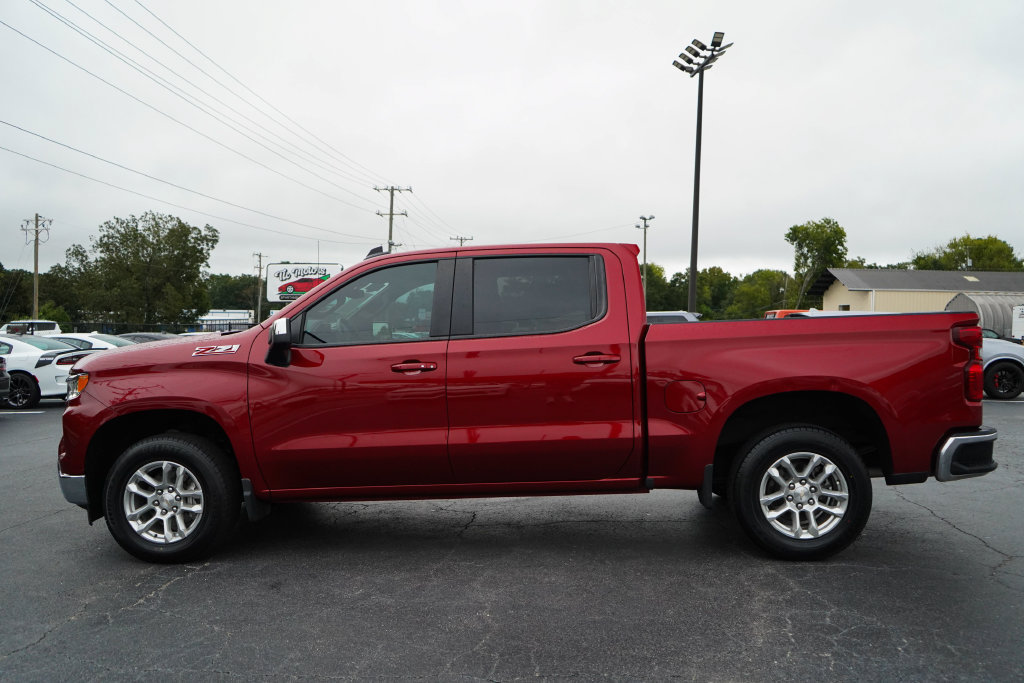 Used 2024 Chevrolet Silverado 1500 LT AWD/4WD image 24