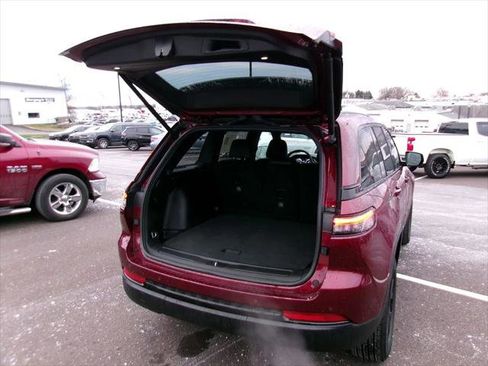 Certified 2024 Jeep Grand Cherokee Altitude image 19