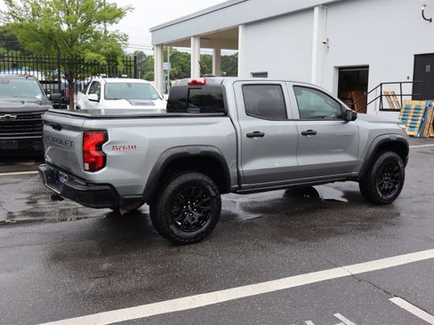 Used 2024 Chevrolet Colorado Trail Boss w/ Technology Package AWD/4WD image 10