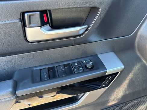 Used 2025 Toyota Tundra Limited image 24