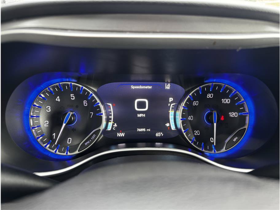 Used 2024 Chrysler Pacifica Touring-L FWD image 20