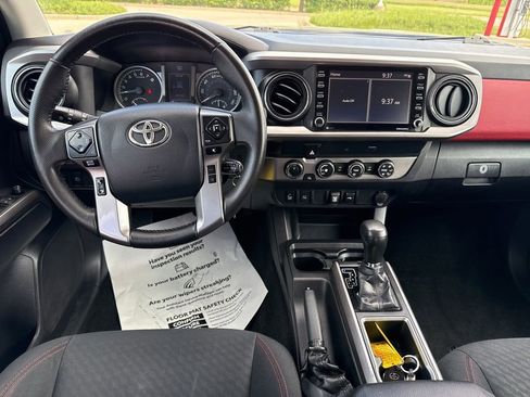 Used 2020 Toyota Tacoma SR5 w/ Technology Package AWD/4WD image 10
