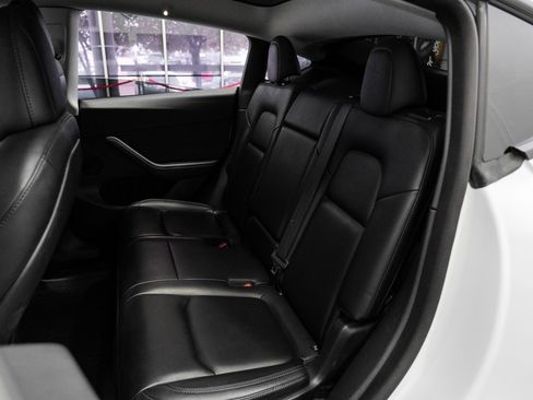 Used 2022 Tesla Model Y Long Range image 41