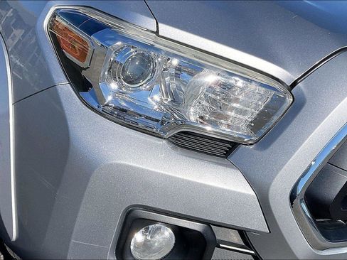 Certified 2020 Toyota Tacoma SR5 image 29