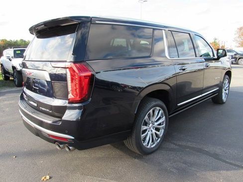 Used 2023 GMC Yukon XL Denali w/ Advanced Technology Package image 9