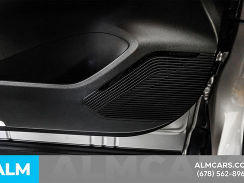 Used 2022 Toyota Venza XLE image 49