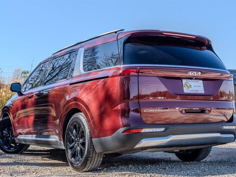 Used 2022 Kia Carnival SX Prestige image 3