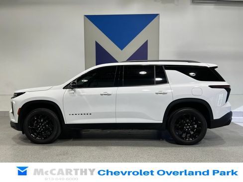 Used 2025 Chevrolet Traverse LT w/ Midnight/Sport Edition FWD image 8