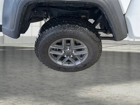Used 2025 Jeep Gladiator Sport AWD/4WD image 21