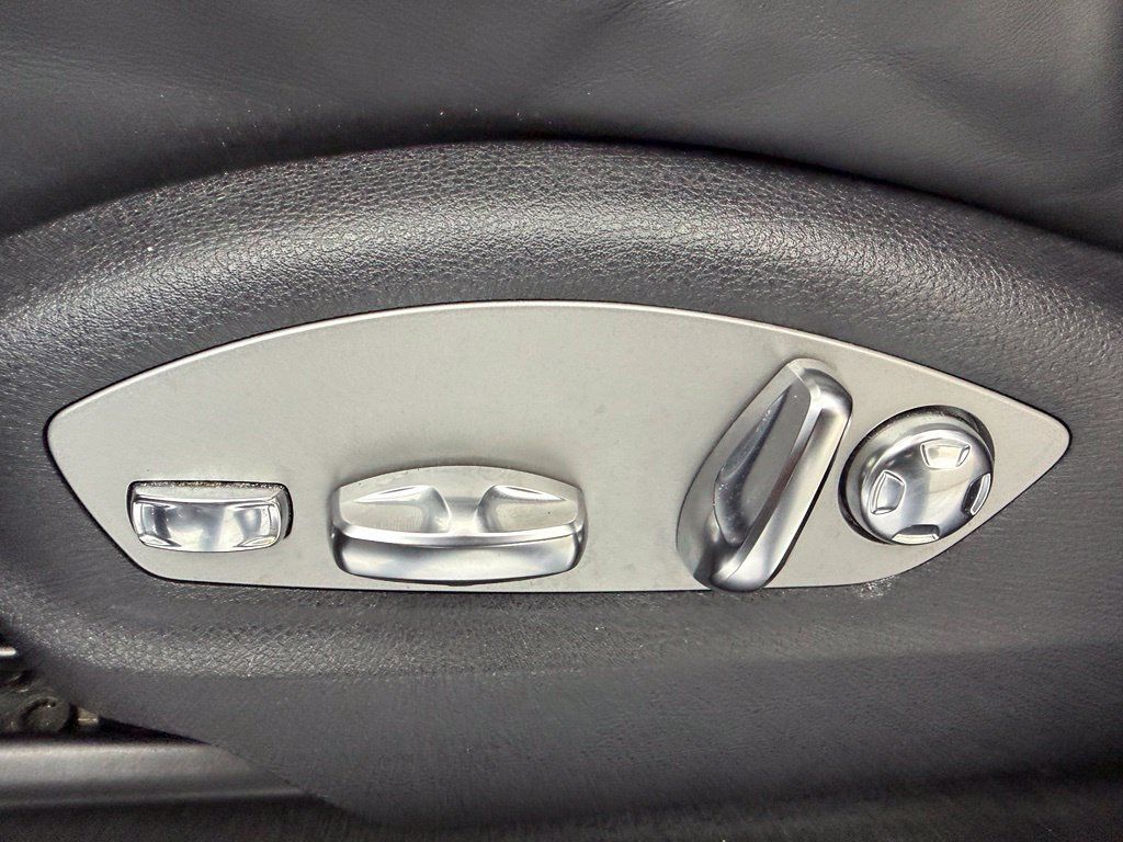 Certified 2023 Porsche Macan AWD/4WD image 23
