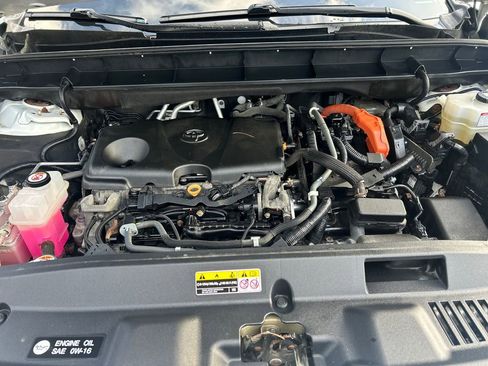 Used 2020 Toyota Highlander XLE image 24