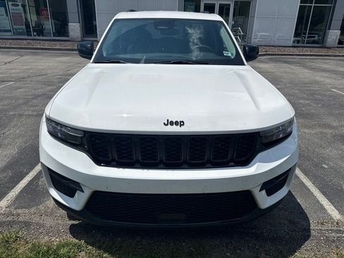 Used 2023 Jeep Grand Cherokee Limited w/ Black Appearance Package AWD/4WD image 1