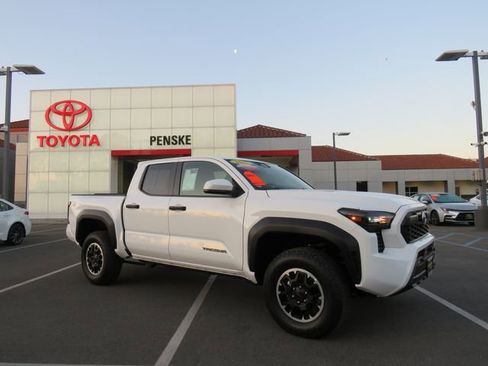 Certified 2025 Toyota Tacoma TRD Off-Road image 17