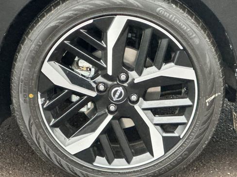 New 2025 Nissan Versa SR image 23