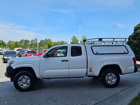 Used 2023 Toyota Tacoma SR RWD image 4