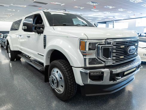 Used 2020 Ford F450 Lariat w/ Lariat Ultimate Package AWD/4WD image 3