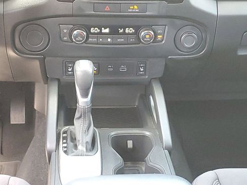 Used 2023 Nissan Frontier SV w/ SV Convenience Package RWD image 14