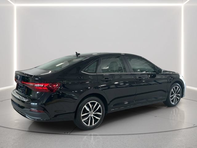 Used 2026 Volkswagen Jetta SE FWD image 6