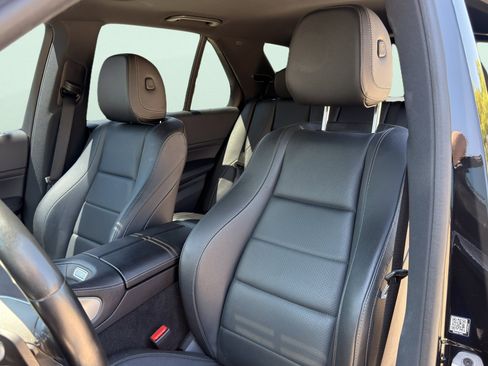 Used 2023 Mercedes-Benz GLE 450 4MATIC w/ Premium Package image 21
