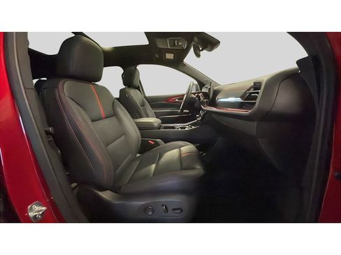 Used 2025 Chevrolet Traverse RS w/ LPO, Floor Liner Package AWD/4WD image 19