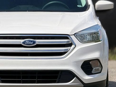 Used 2018 Ford Escape SE w/ SE Sync 3 Package image 12