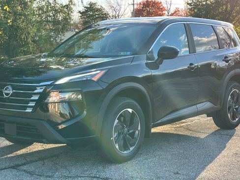 New 2026 Nissan Rogue SV w/ Cold Weather Package AWD/4WD image 2