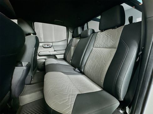 Used 2022 Toyota Tacoma TRD Off-Road image 24