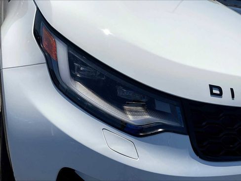 Used 2025 Land Rover Discovery Dynamic SE image 31