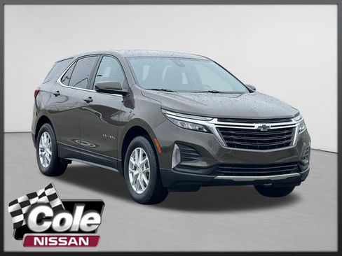 Used 2024 Chevrolet Equinox LT w/ LPO, Floor Liner Package image 1