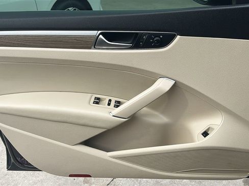 Used 2018 Volkswagen Passat 2.0T SE image 20