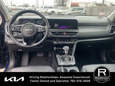 Certified 2025 Kia Seltos EX w/ EX Sunroof Package image 11