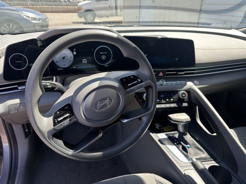 Used 2024 Hyundai Elantra SEL FWD image 6