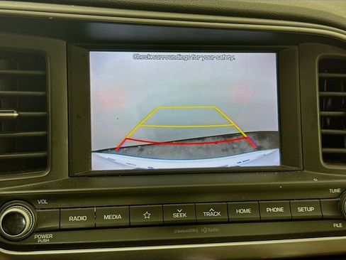 Used 2020 Hyundai Elantra SEL w/ Convenience Package (C2) FWD image 14