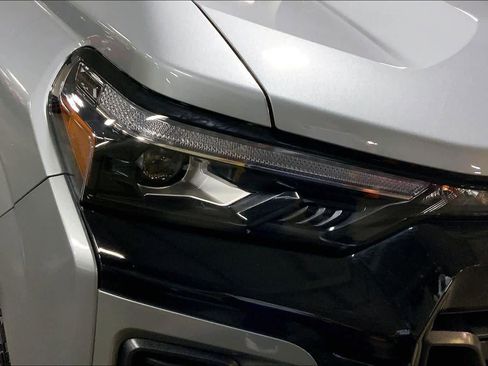 Used 2024 Chevrolet Colorado Z71 w/ Z71 Convenience Package 2 image 28