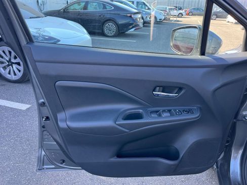 Used 2025 Nissan Versa SV image 18