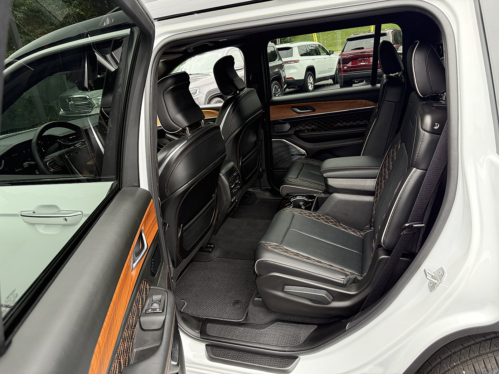 Certified 2025 Jeep Grand Cherokee L Summit AWD/4WD image 20