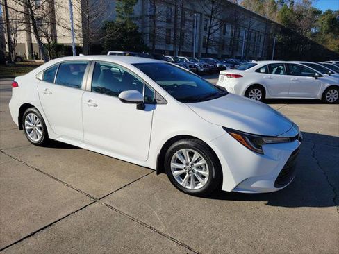 Certified 2025 Toyota Corolla LE image 9