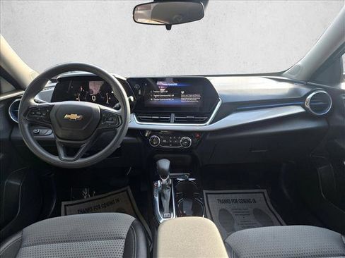 Used 2025 Chevrolet Trax LT image 15