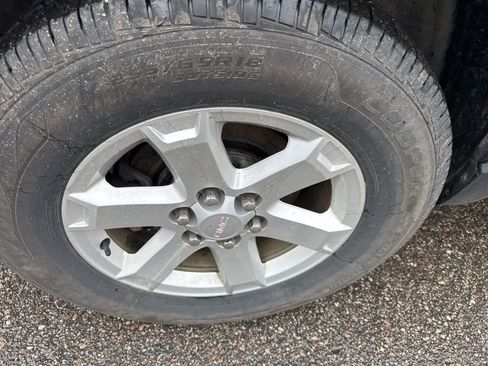 Used 2016 GMC Acadia SLE FWD image 11