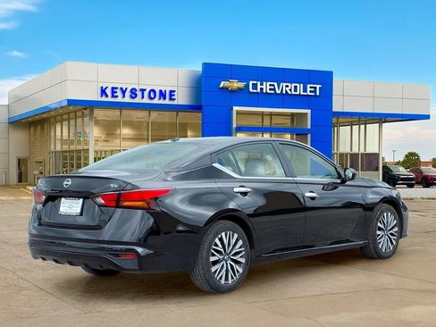 Used 2025 Nissan Altima 2.5 SV FWD image 7