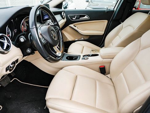 Used 2020 Mercedes-Benz GLA 250 4MATIC image 5