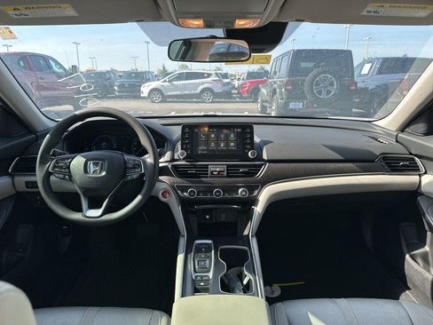 Used 2019 Honda Accord EX image 19