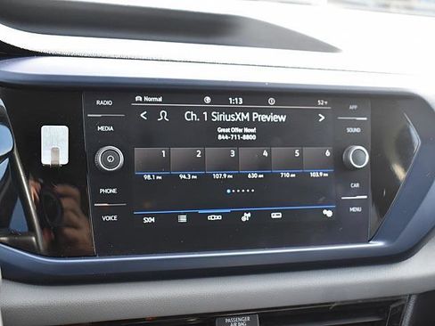 Used 2022 Volkswagen Taos SE image 17