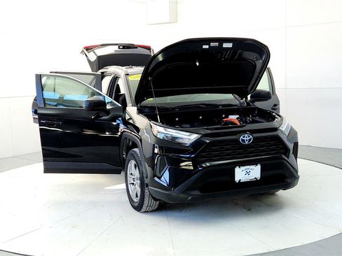 Used 2023 Toyota RAV4 LE image 11