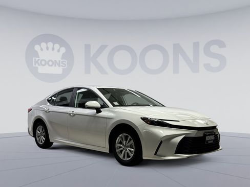 Used 2025 Toyota Camry LE image 14